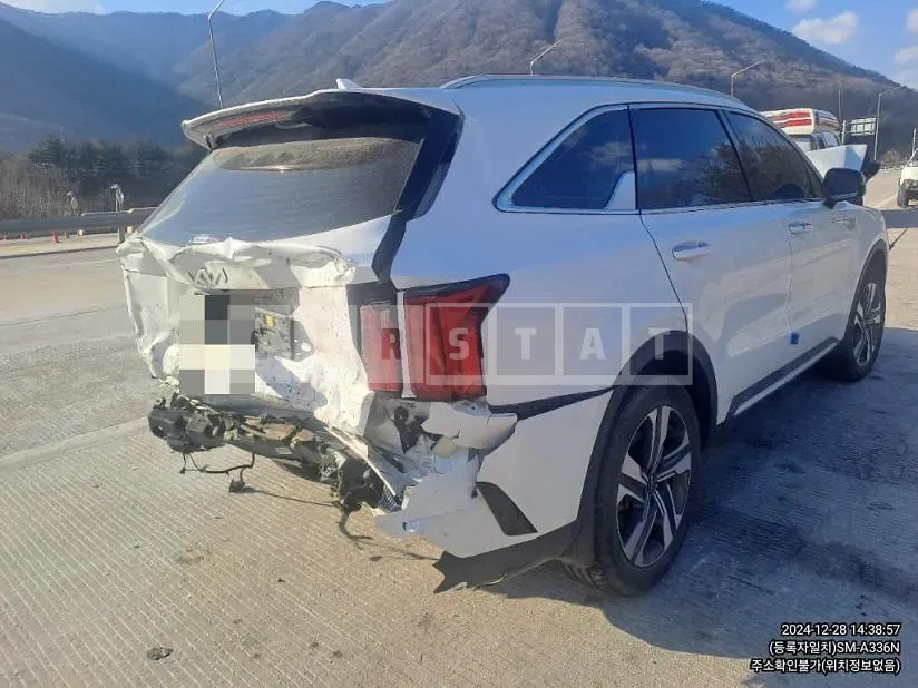 Photo 2 of 3: 2022 Kia Sorento Hybrid — Korean insurance auction