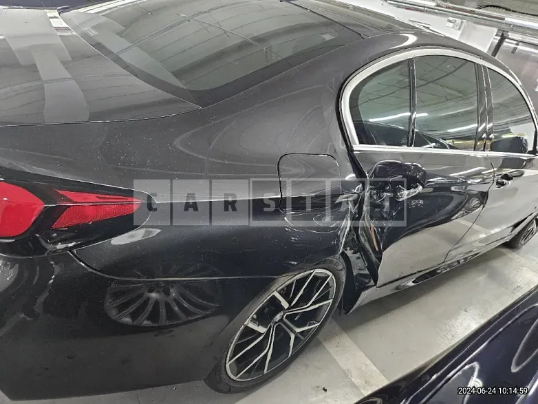 Photo 2 of 15: 2023 BMW 530i — Korean insurance auction