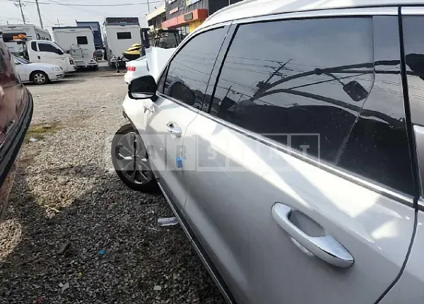 Photo 2 of 40: 2023 Kia Sorento, VIN KNARH81BGPA194234 — Korean insurance auction