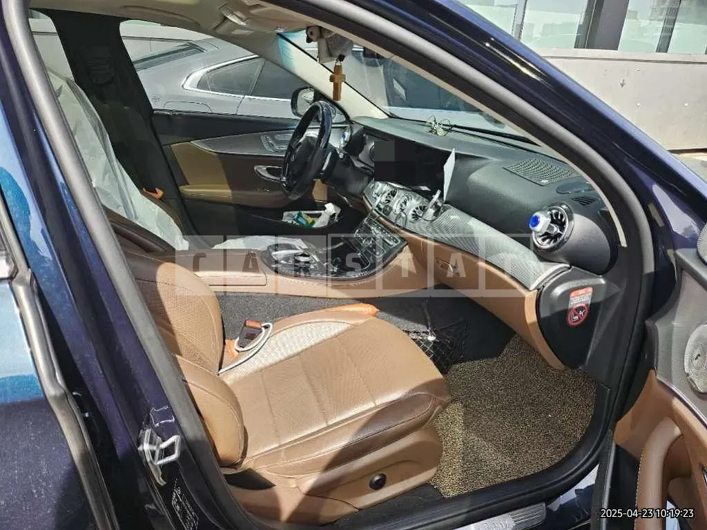 Photo 2 of 49: 2017 Mercedes-Benz E350d — Korean insurance auction
