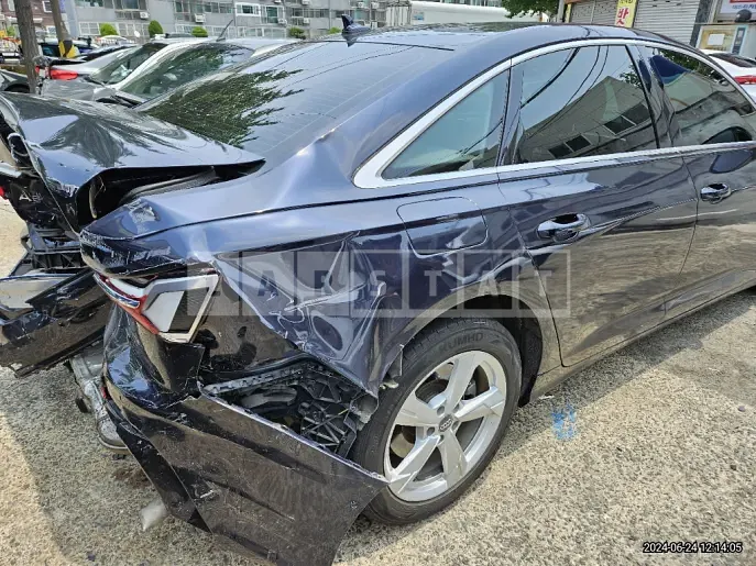 Photo 2 of 19: 2020 Audi A6 45 TFSI — Korean insurance auction
