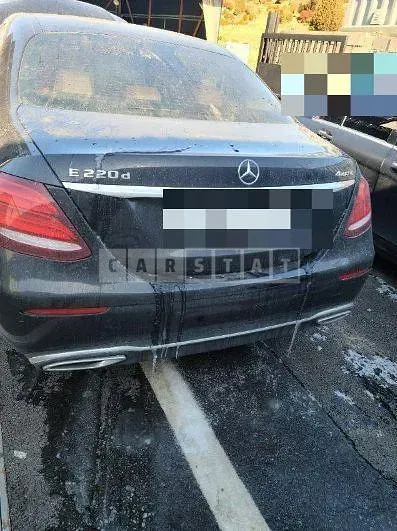 Photo 2 of 13: 2018 Mercedes-Benz E220 d 4Matic, VIN WDDZF0FB0JA462252 — Korean insurance auction