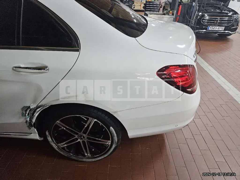 Photo 2 of 10: 2019 Mercedes-Benz C220d 4Matic — Korean insurance auction