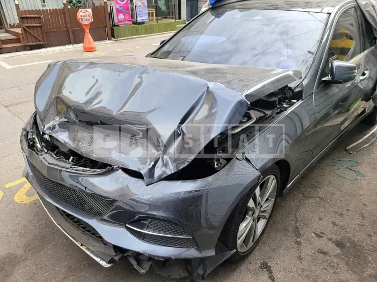 Photo 2 of 5: 2014 Mercedes-Benz E300 — Korean insurance auction