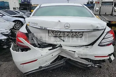 Photo 1 of 37: 2020 Mercedes-Benz E 300 4Matic, VIN W1KZF4KBXLA810798 — Korean insurance auction