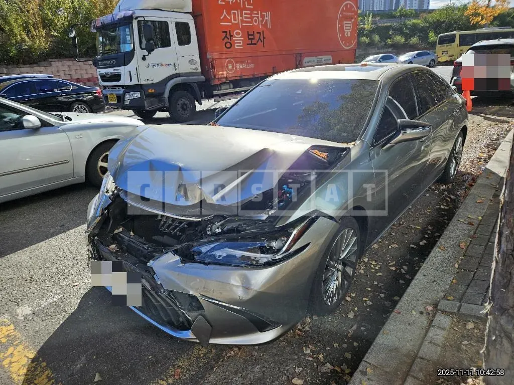 Photo 2 of 46: 2023 Lexus ES300h — Korean insurance auction