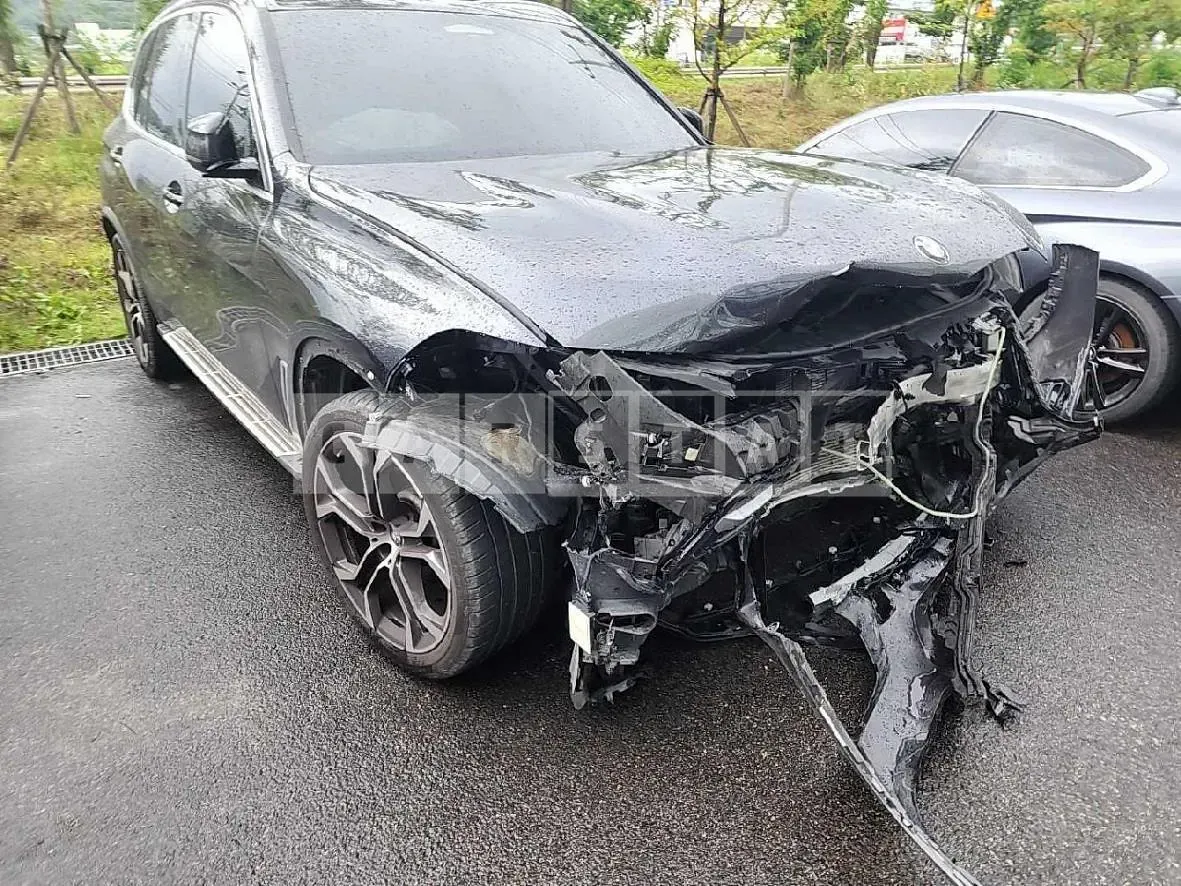 Photo 2 of 34: 2023 BMW X5 xDrive40i — Korean insurance auction