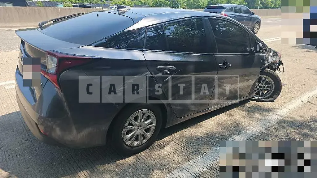 Photo 2 of 8: 2020 Toyota Prius 2WD — Korean insurance auction