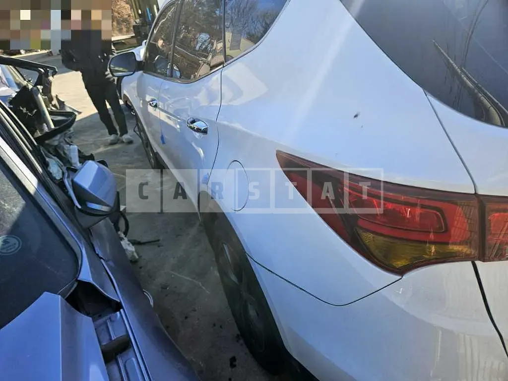 Photo 2 of 6: 2016 Hyundai Santa Fe DM — Korean insurance auction