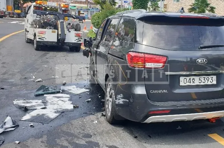 Photo 2 of 26: 2018 Kia Carnival, VIN KNAMB81ABJS418616 — Korean insurance auction
