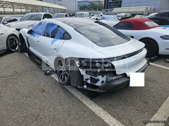 Photo 2 of 50: 2024 Porsche Taycan — Korean insurance auction