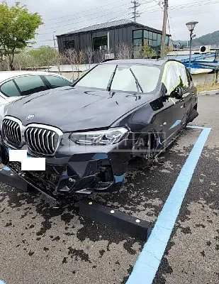 Photo 2 of 10: 2022 BMW iX3 M Sport, VIN WBY41DU09NS492179 — Korean insurance auction