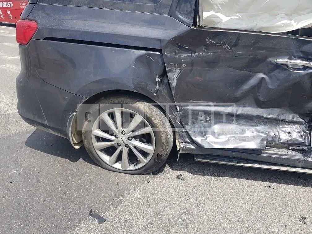 Photo 2 of 6: 2019 Kia Carnival 9 Seater — Korean insurance auction