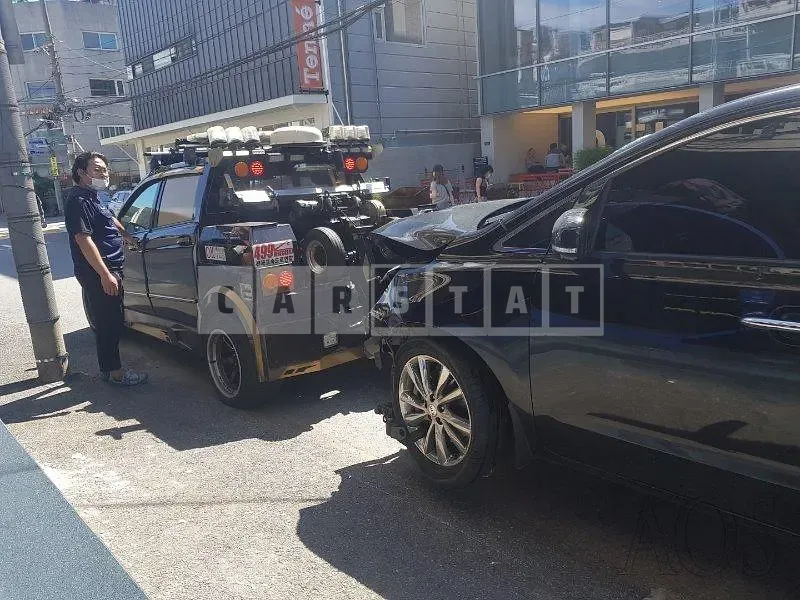 Photo 2 of 15: 2019 Kia Carnival, VIN KNAME81ABKS505774 — Korean insurance auction