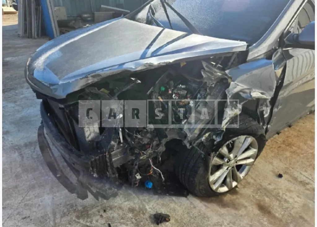 Photo 2 of 8: 2018 Hyundai Santa Fe — Korean insurance auction