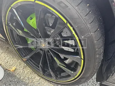 2024 (Parts) Lamborghini Urus S front bumper, wheels