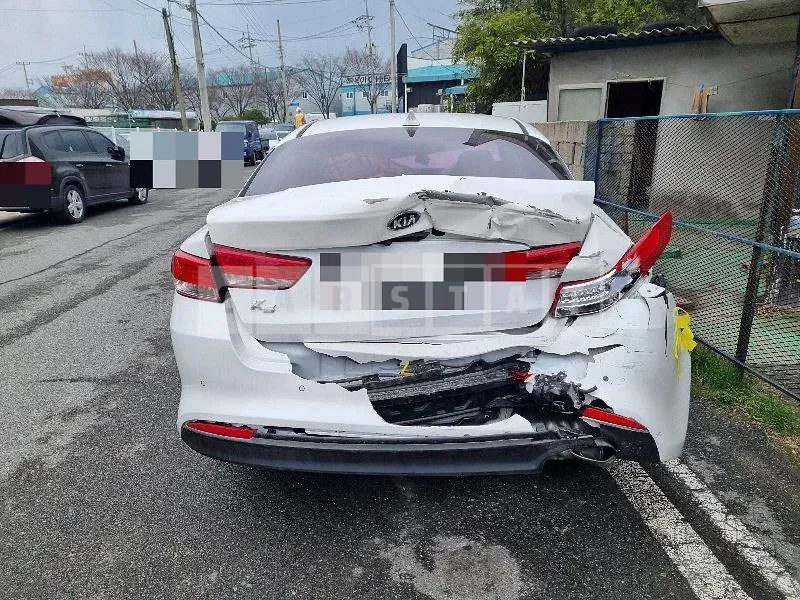 Photo 2 of 7: 2016 Kia K5 2.0, VIN KNAGX411BGA056396 — Korean insurance auction
