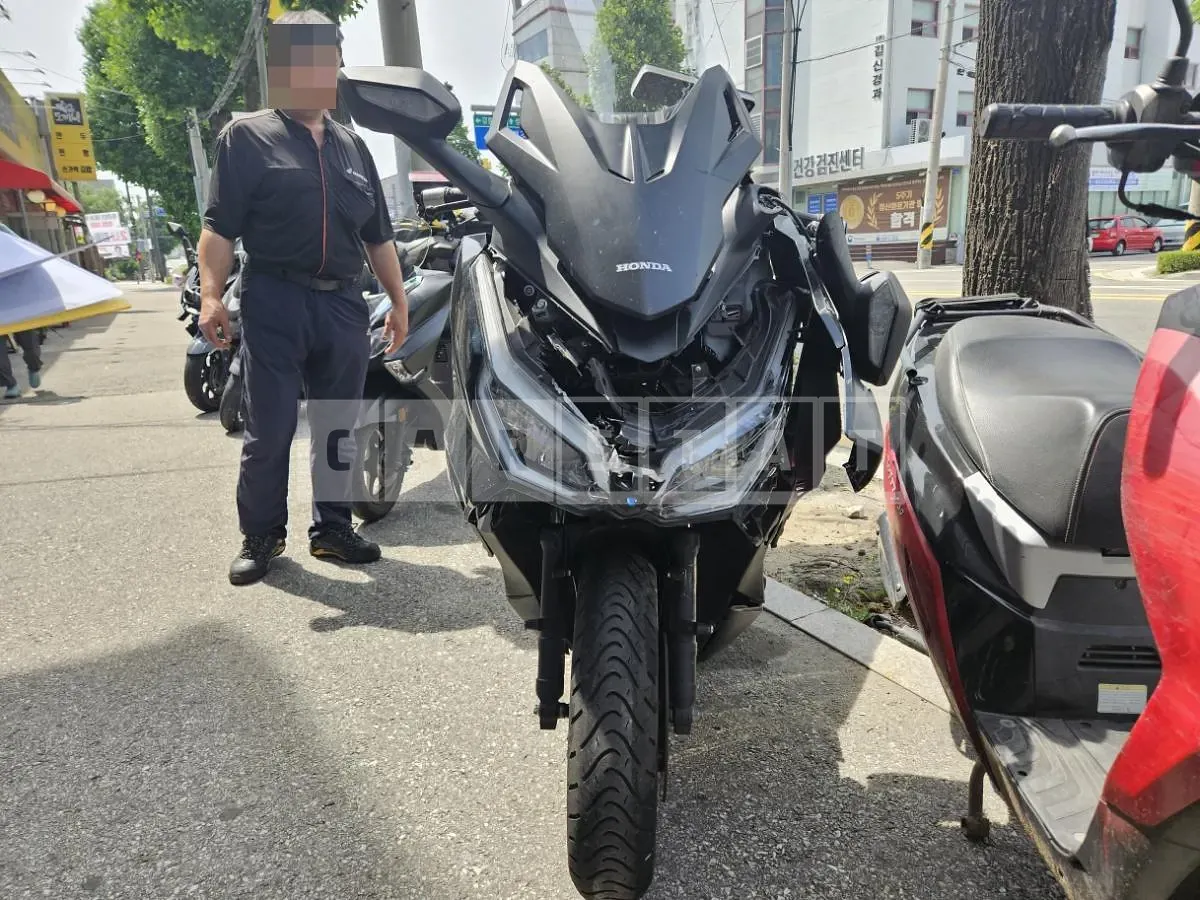Photo 2 of 11: 2025 Honda (Two-Wheel) Forza 350 — Korean insurance auction