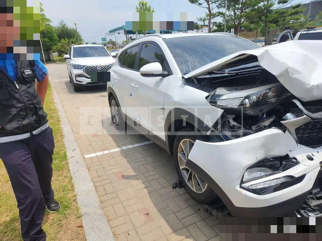Photo 2 of 4: 2017 Hyundai Tucson TL 1.7 — Korean insurance auction