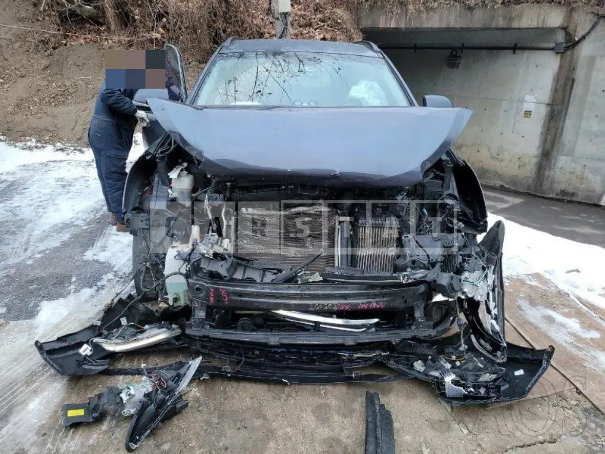 Photo 2 of 12: 2015 Hyundai Santa Fe DM, VIN KMHSW81XBFU492203 — Korean insurance auction
