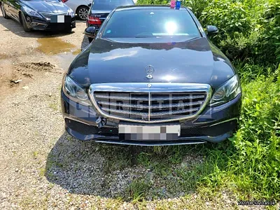 Photo 1 of 16: 2016 Mercedes-Benz E 300 4Matic, VIN WDDHF8BB1GB182066 — Korean insurance auction