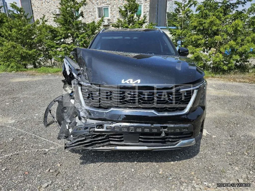 Photo 2 of 19: 2024 Kia Sorento, VIN KNARJ81FGRA294329 — Korean insurance auction