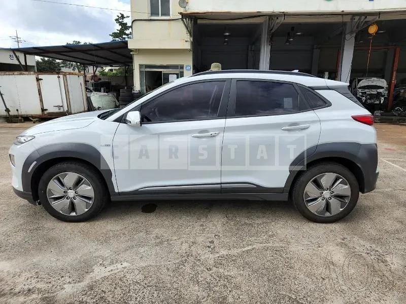 Photo 2 of 11: 2019 Hyundai Kona Electric, VIN KMHK281GFKU004569 — Korean insurance auction
