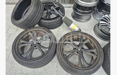 Photo 1 of 43: 2019 Tesla (parts) Model X Long Range Wheels, Air Shovels — Korean insurance auction