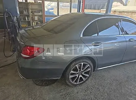 Photo 2 of 14: 2019 Mercedes-Benz E300 4Matic — Korean insurance auction