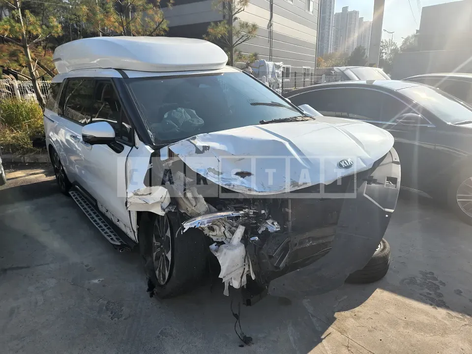 Photo 2 of 4: 2020 Kia Carnival 2.2, VIN KNANE81BBMS008661 — Korean insurance auction