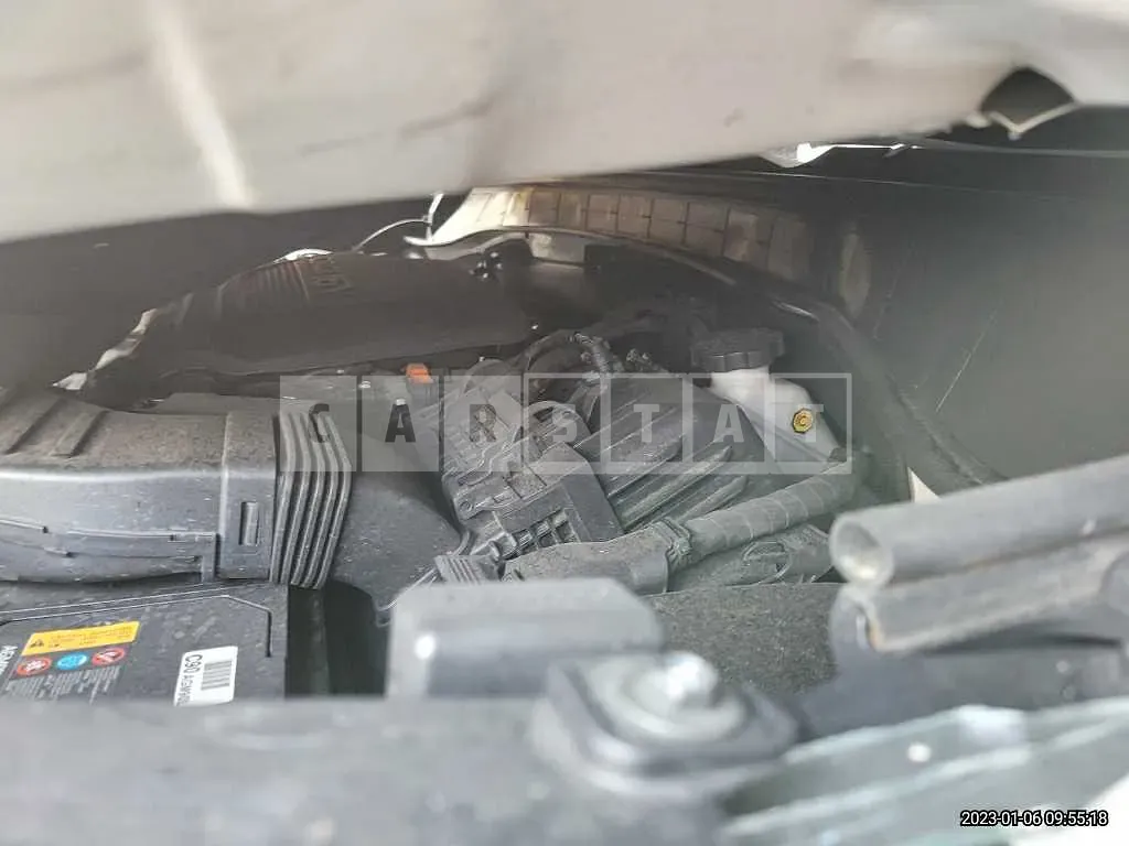 Photo 2 of 37: 2017 Hyundai Santa Fe, VIN KMHSW81UBHU715138 — Korean insurance auction