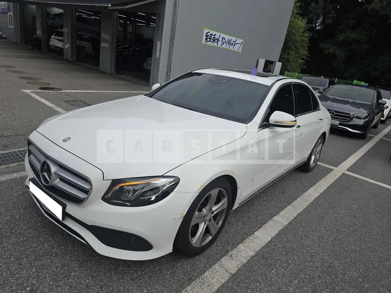 Photo 2 of 26: 2017 Mercedes-Benz E220d, VIN WDDZF0EBXHA174976 — Korean insurance auction