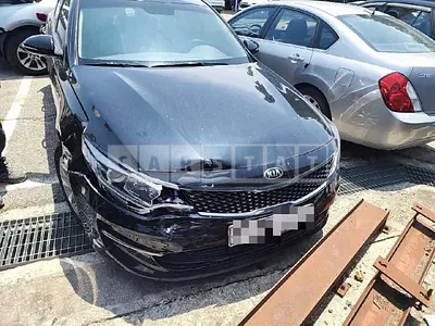 Photo 1 of 17: 2016 Kia K5 — Korean insurance auction