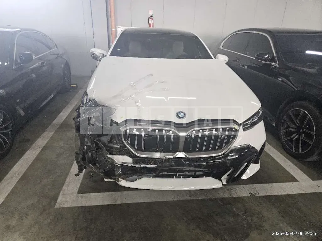 Photo 2 of 27: 2026 BMW i5 eDrive 40 Electric Car — Korean insurance auction
