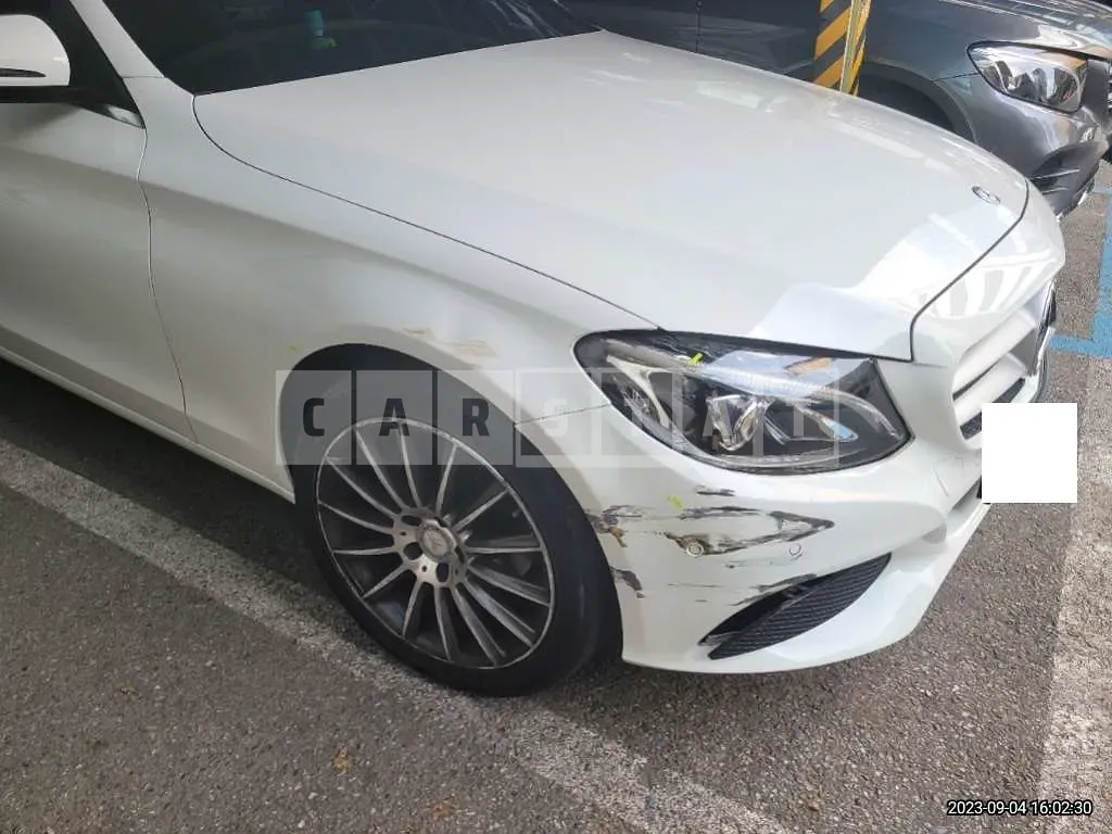 Photo 2 of 13: 2016 Mercedes-Benz C 200, VIN WDDWF4CB1GF268176 — Korean insurance auction