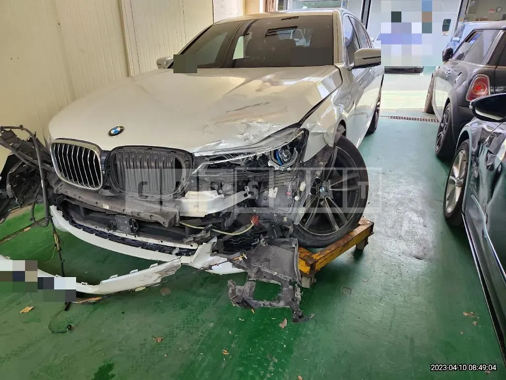 Photo 2 of 9: 2017 BMW 730Ld xDrive, VIN WBA7G6102HG768736 — Korean insurance auction