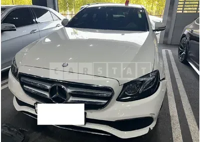 Photo 1 of 30: 2017 Mercedes-Benz E220d — Korean insurance auction