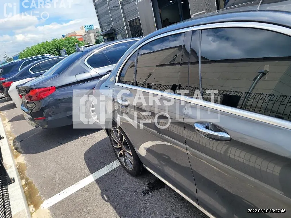 Photo 2 of 37: 2018 Mercedes-Benz Sandsbenz E300 — Korean insurance auction