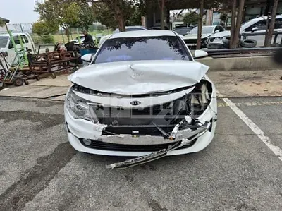 Photo 1 of 18: 2017 Kia K5, VIN KNAGX411BHA140839 — Korean insurance auction