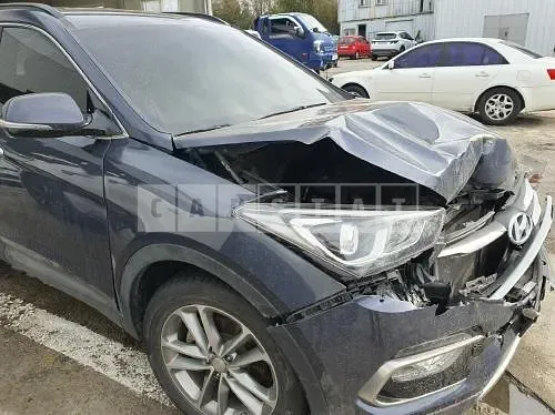 Photo 2 of 10: 2017 Hyundai Santa Fe DM — Korean insurance auction
