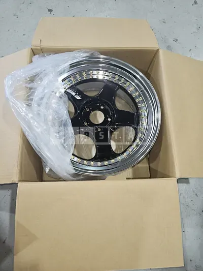 Photo 1 of 4: 2017 Kia (part) Stinger Wheel — Korean insurance auction