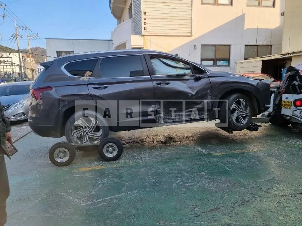 Photo 2 of 47: 2021 Hyundai Santa Fe — Korean insurance auction