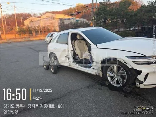 Photo 2 of 23: 2021 Genesis Hyundai GV70, VIN KMTMB81ABMU026996 — Korean insurance auction