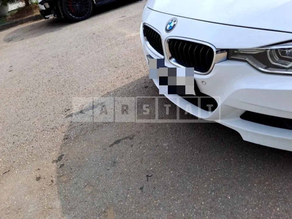 Photo 2 of 19: 2017 BMW 320i, VIN WBA8A9103HK883009 — Korean insurance auction