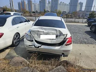 Photo 1 of 10: 2019 Mercedes-Benz E220d — Korean insurance auction