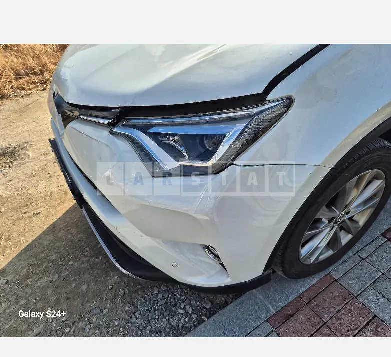 Photo 2 of 8: 2016 Toyota Love 4 Hybrid — Korean insurance auction