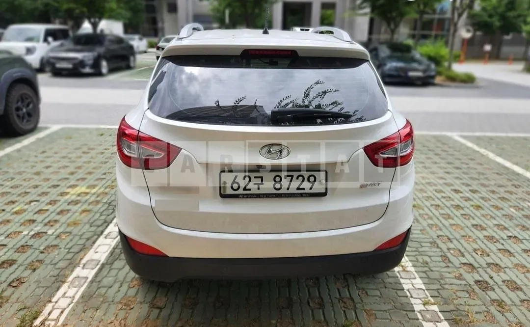Photo 2 of 3: 2015 Hyundai Tucson ix 2.0, VIN KMHJT81VBFU066653 — Korean insurance auction