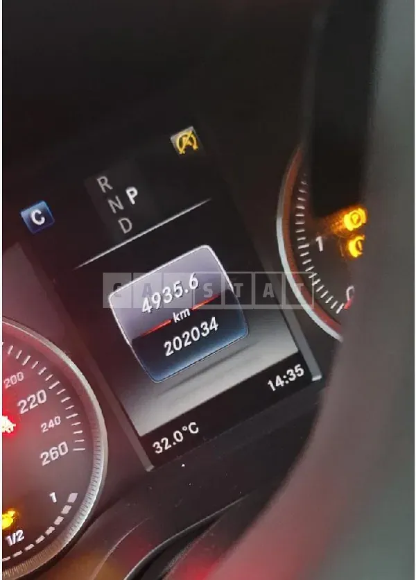 Photo 2 of 26: 2018 Mercedes-Benz GLC220d 4Matic — Korean insurance auction