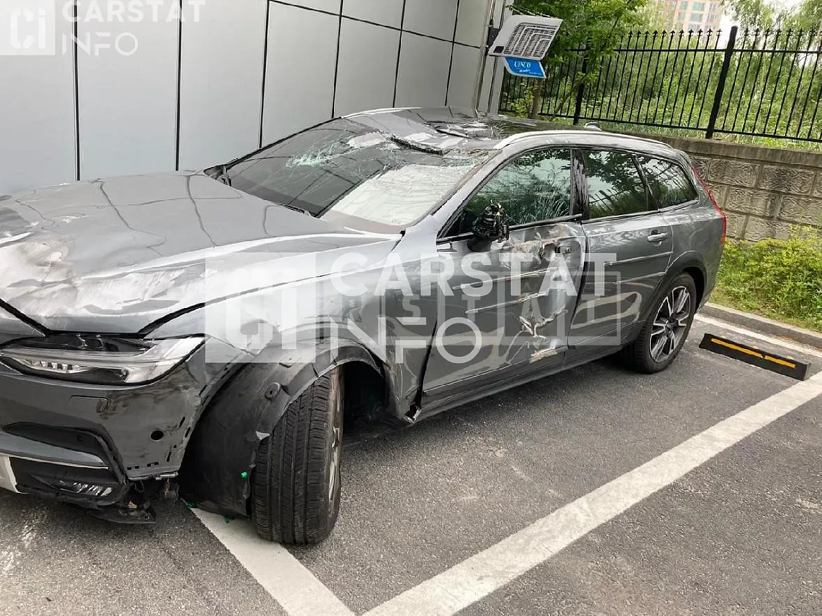 Photo 2 of 6: 2019 Volvo V90CCT5 AWD, VIN YV1PZ102CL1101307 — Korean insurance auction