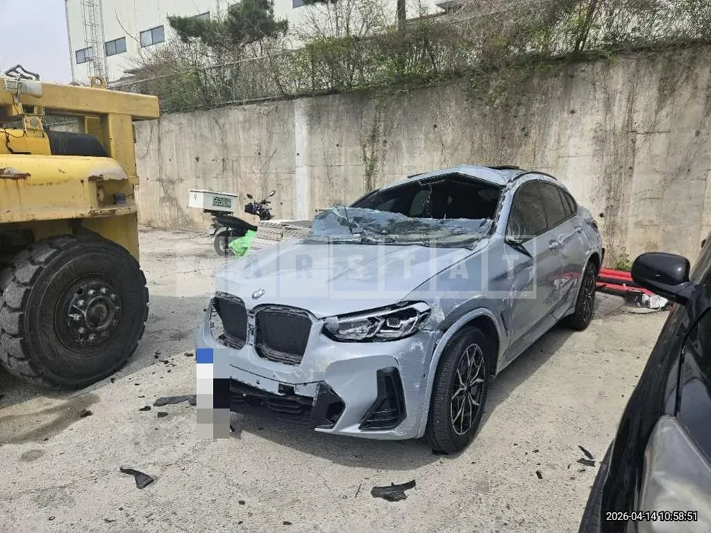 Photo 2 of 89: 2023 BMW X4 xDrive20i — Korean insurance auction